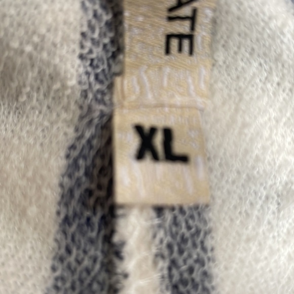 Chance or Fate lightweight ladies jacket with hood (could stay open or tied) - Picture 9 of 9